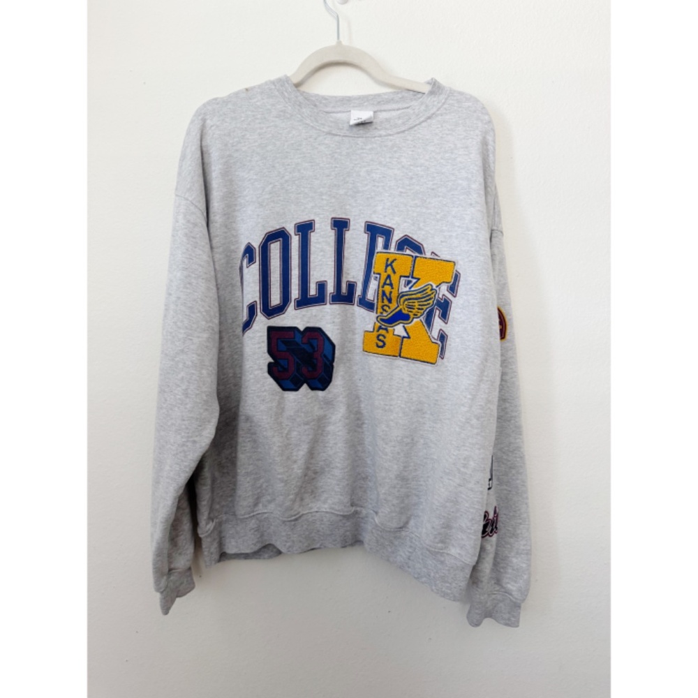 Urban Outfitters UO Varsity College Badge Crew Neck Sweatshirt Gray Unisex M - Picture 2 of 6